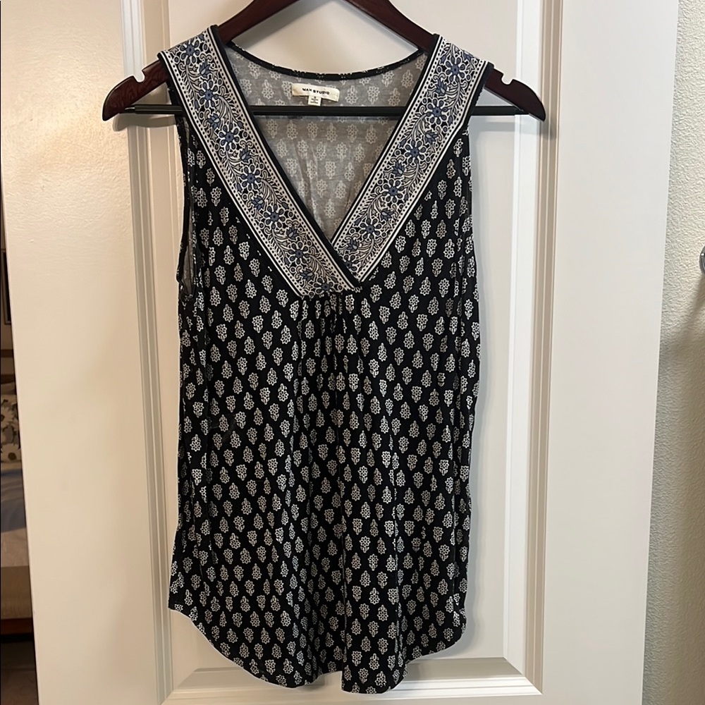 Max Studio Black and White Sleeveless Tank Top
